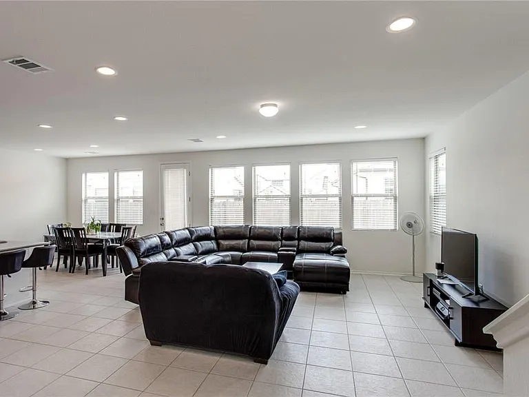 9109 Garnet Dr — Photo 18