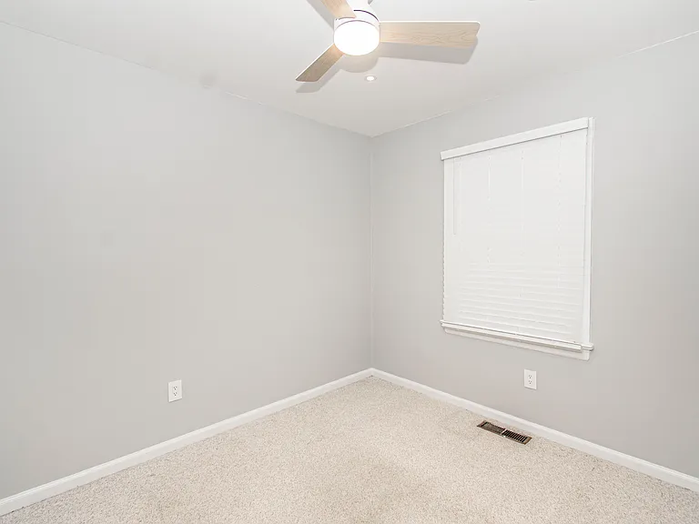 118 Camelot Ct — Photo 11