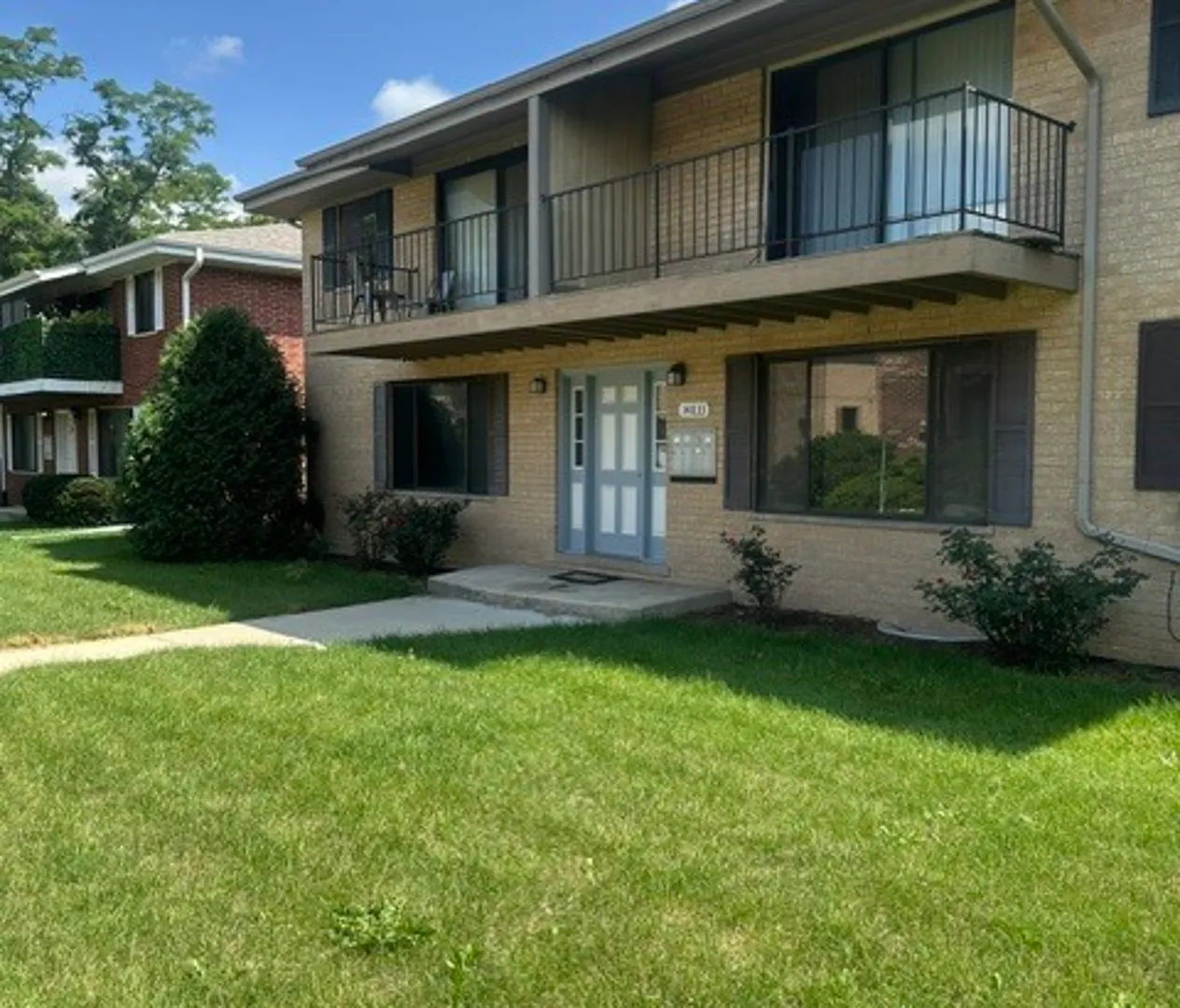 3 bed, 1200 sqft, $2,250 — Photo 1