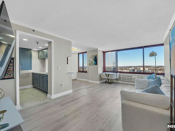 5th image of 100 Old Palisade Rd APT 3912