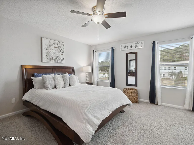 936 Capitol Pkwy — Photo 15