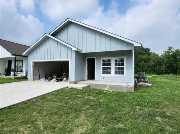 511 Moore St, Gonzales, TX 78629