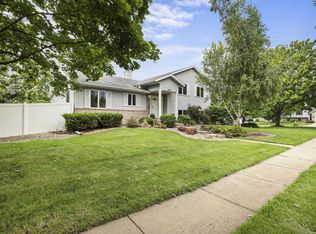 749 Westlawn Dr, Cottage Grove, WI 53527