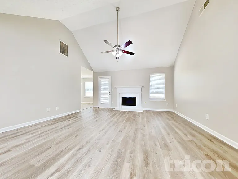 253 Cobblestone Ln — Photo 2