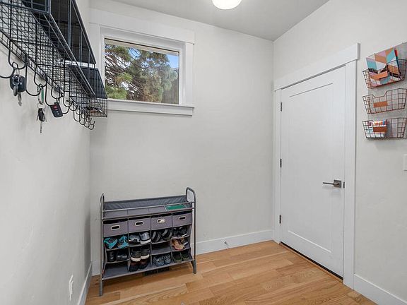 3rd image of 20702 SE Cougar Peak Dr