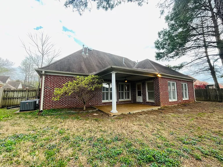 8570 Meadow Green Dr — Photo 4