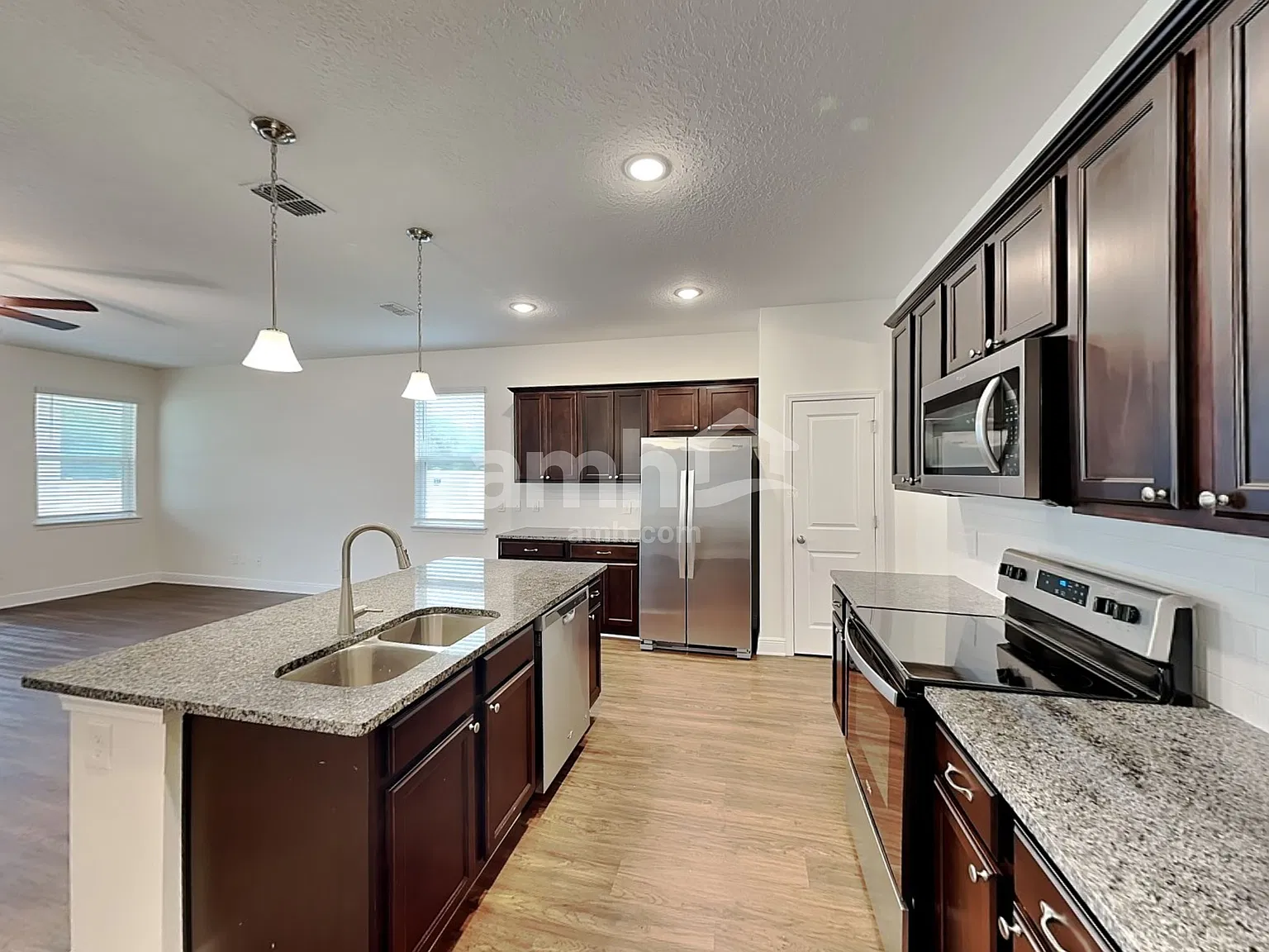 3 bed, 2.0 bath, 1605 sqft, $2,470 — Photo 3