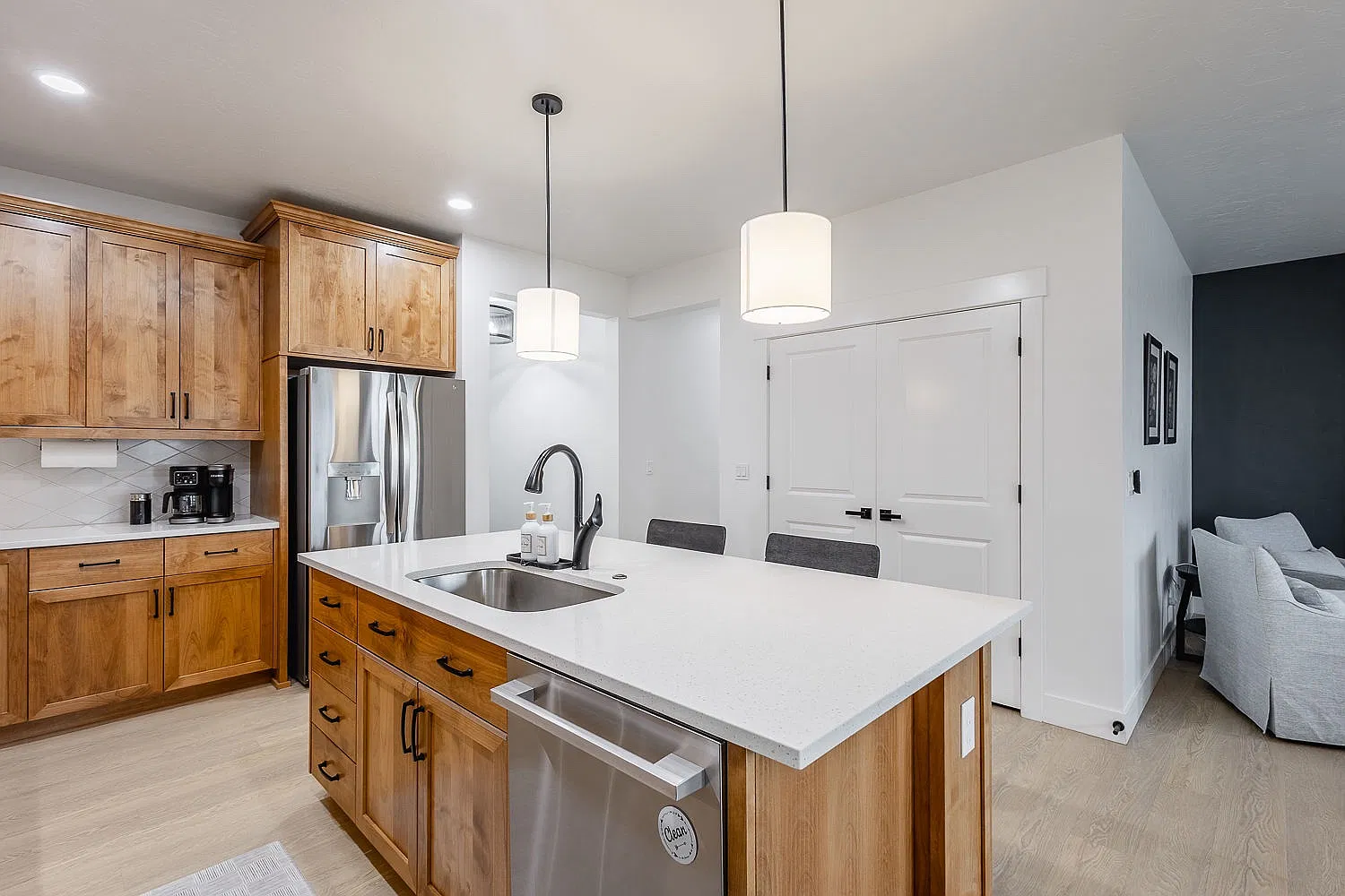 3 bed, 1637 sqft, $3,000 — Photo 4