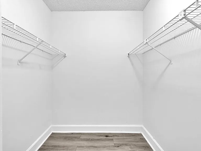 Nottingham Pine Luxury Apartment Homes — Photo 37