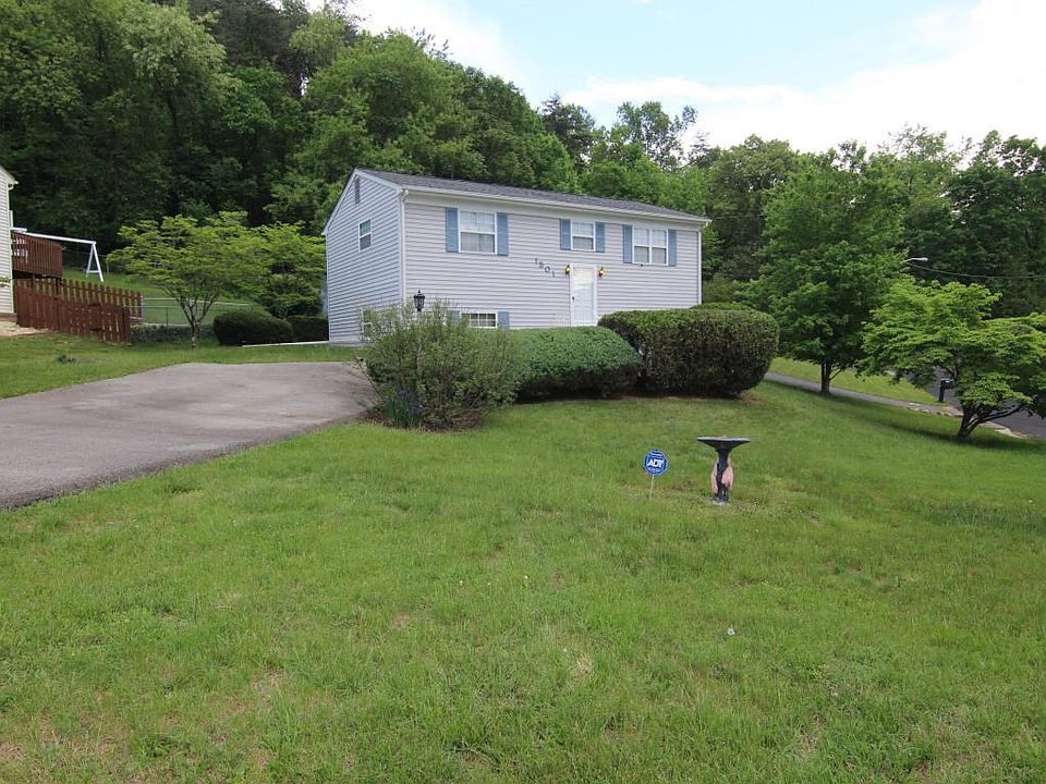 1st image of 1501 Glenwood Dr SE