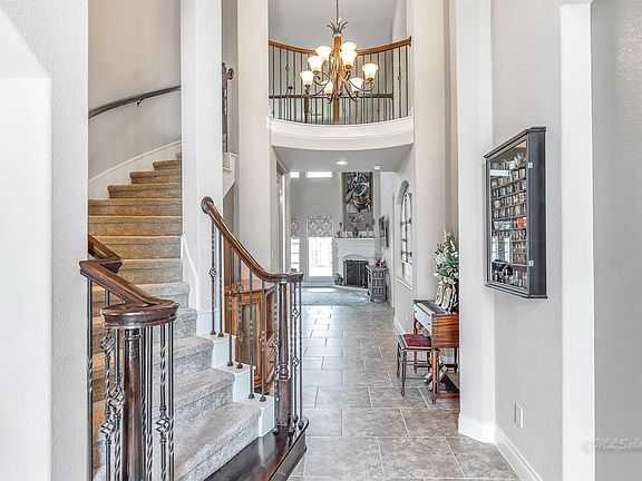 5th image of 2819 Carriage Hollow Ln