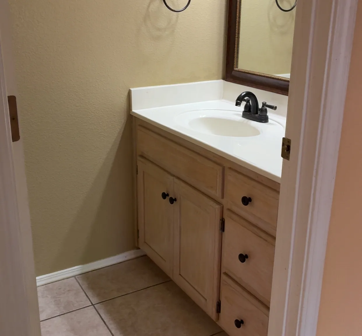 2 bed, 2.5 bath, 1625 sqft, $2,200 — Photo 2