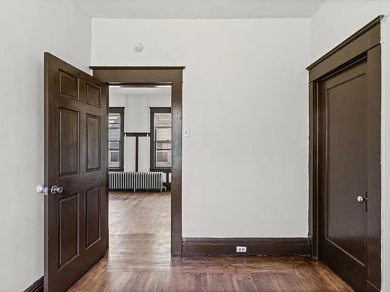 320 Saratoga St #1 — Photo 6