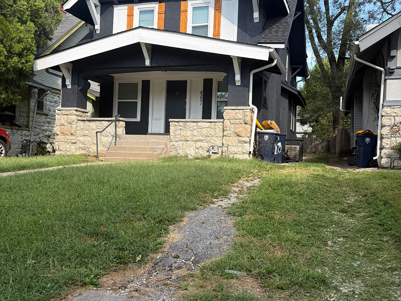 5 bed, 1.5 bath, 1924 sqft, $2,000 — Photo 2