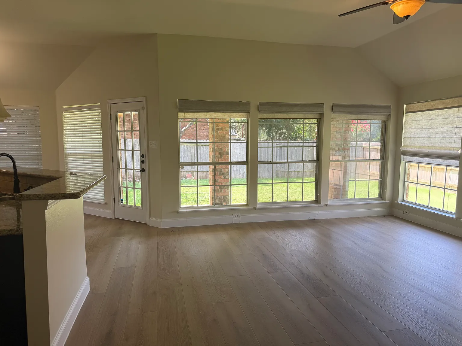 3 bed, 1954 sqft, $3,000 — Photo 4