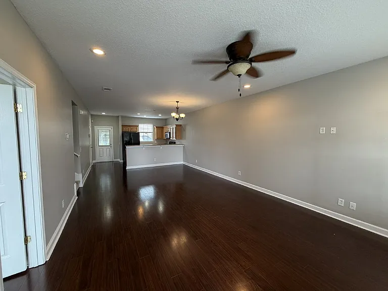 607 Atkinson Dr — Photo 2