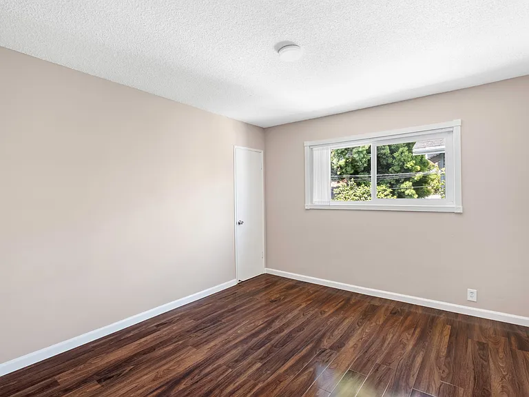 710 E 6th St #6 — Photo 10