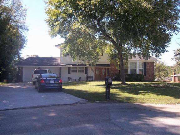 2nd image of 3901 Rosalind Ln