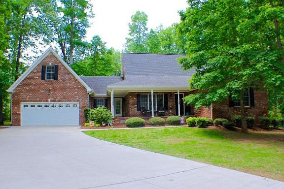 2nd image of 2934 Lowell Dr