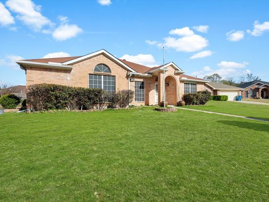 1208 Urban Dr, Desoto, TX 75115