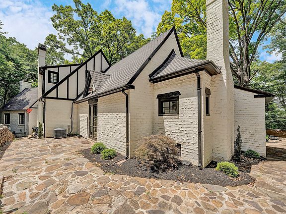4th image of 851 Woods End Ln SW