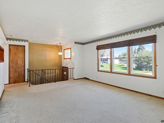 4th image of 213 Michael Dr