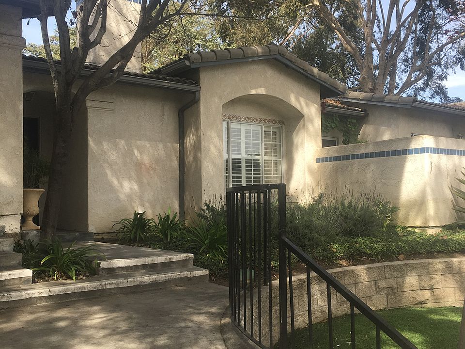 1st image of 469 E Clara St