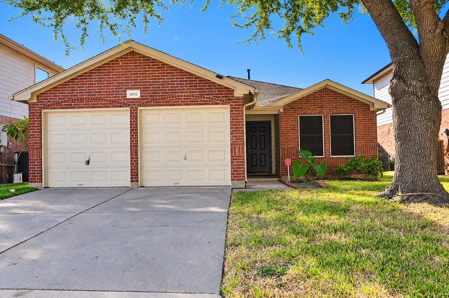 4 bed, 2.0 bath, 1601 sqft, $1,900 — Photo 1