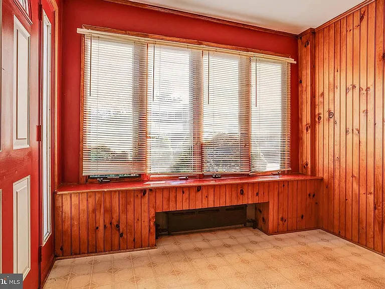 58 N Elmwood Ave — Photo 2