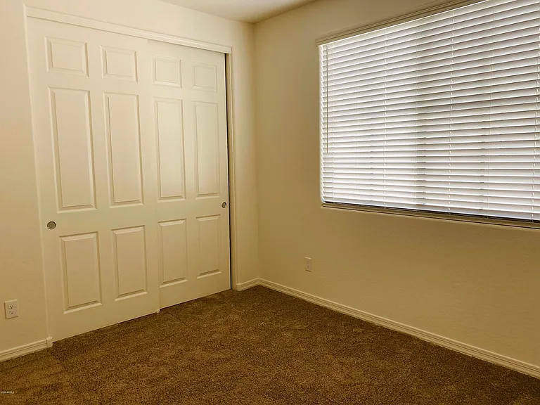 744 W Flintlock Way — Photo 17