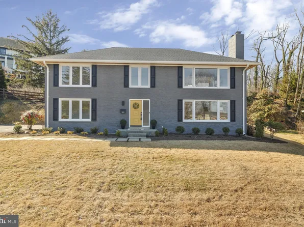 7210 Regent Dr, Alexandria, VA 22307
