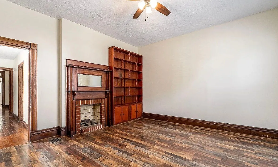 4 bed, 2.0 bath, 1665 sqft, $2,050 — Photo 3