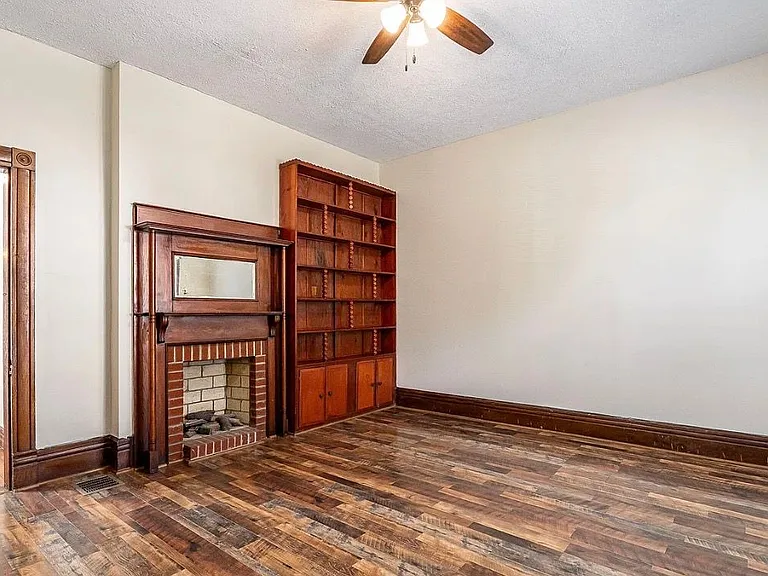 992 Goss Ave — Photo 3