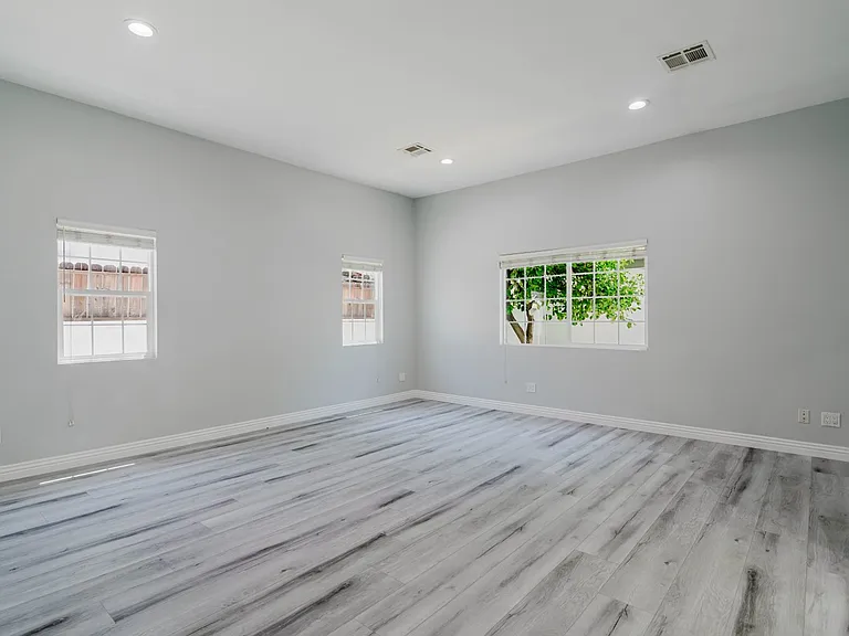 17908 Califa St — Photo 24