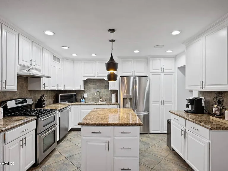 8336 E Sells Dr — Photo 3