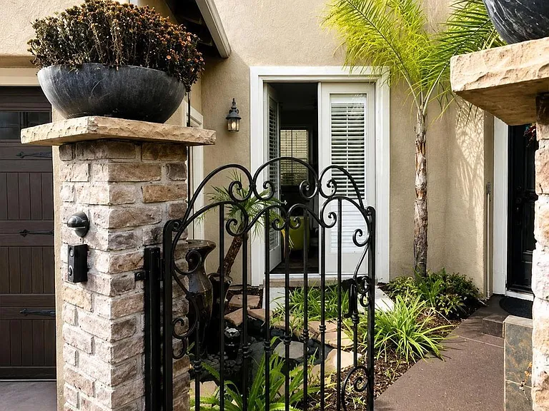 2797 Rambling Vista Rd — Photo 2