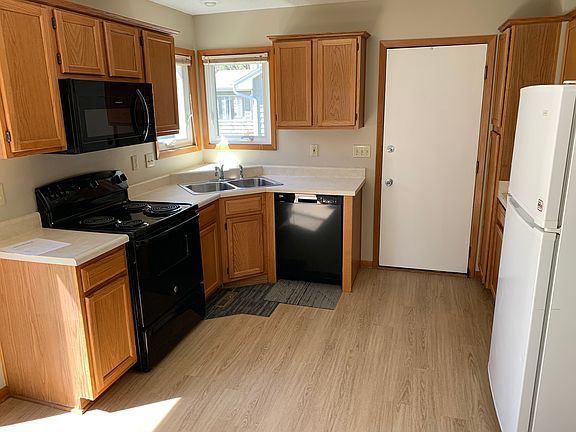 Kitchen with pantry, newer appliances, newer flooring