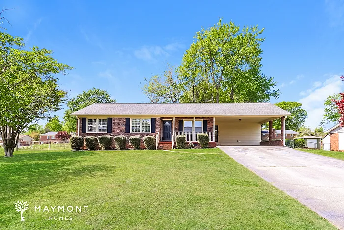 409 Shamrock Dr — Photo 1