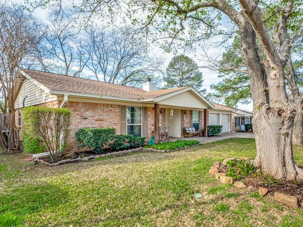 1928 Chattanooga Dr, Bedford, TX 76022