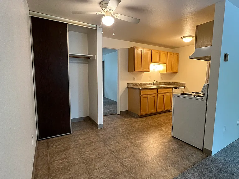 5647 SE 72nd Ave — Photo 4