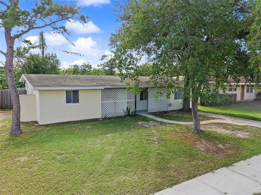 3 bed, 1.0 bath, 1201 sqft, $1,700 — Photo 1