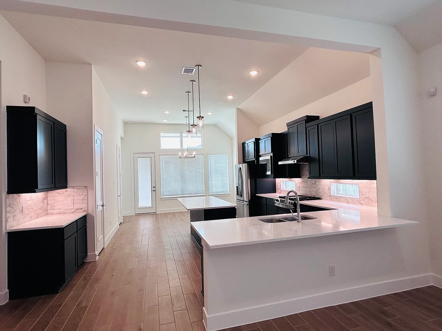 4 bed, 2148 sqft, $2,298 — Photo 4