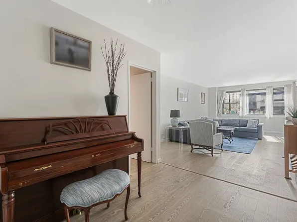 357 E 57th St APT 2D, New York, NY 10022