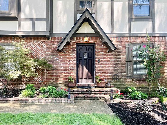 2nd image of 8088 Savannah Way