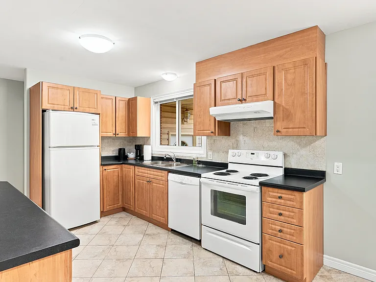 240 Lakeshore Rd #1 — Photo 7
