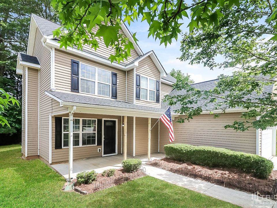 1st image of 121 Chaucer Ln