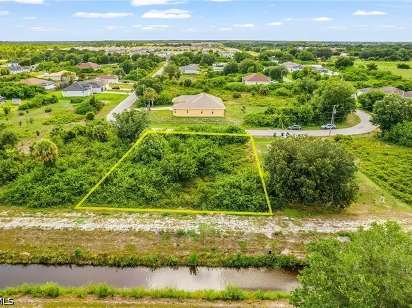 559 Theodore Vail St E, Lehigh Acres, FL 33974