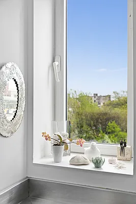 Sold by Compass | media 14