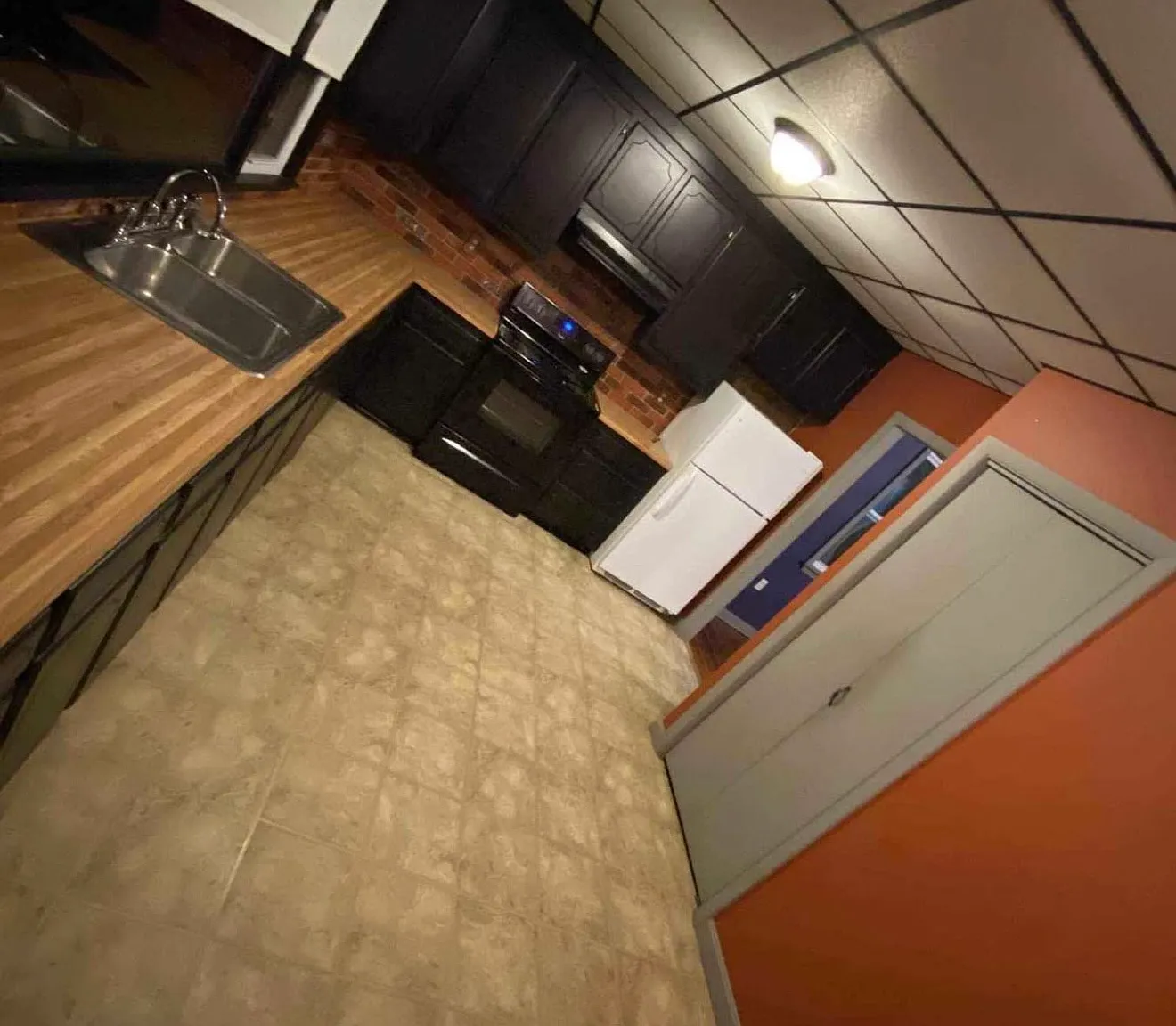4 bed, 900 sqft, $2,300 — Photo 3