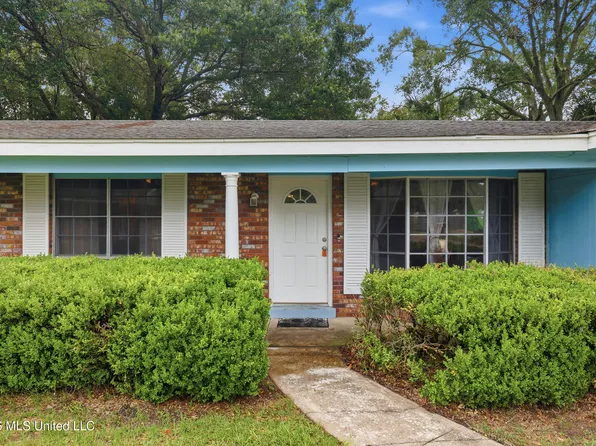 1884 Schencks St, Biloxi, MS 39531